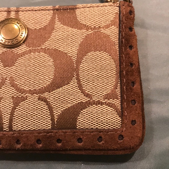 NWT Coach wristlet - Picture 3 of 8